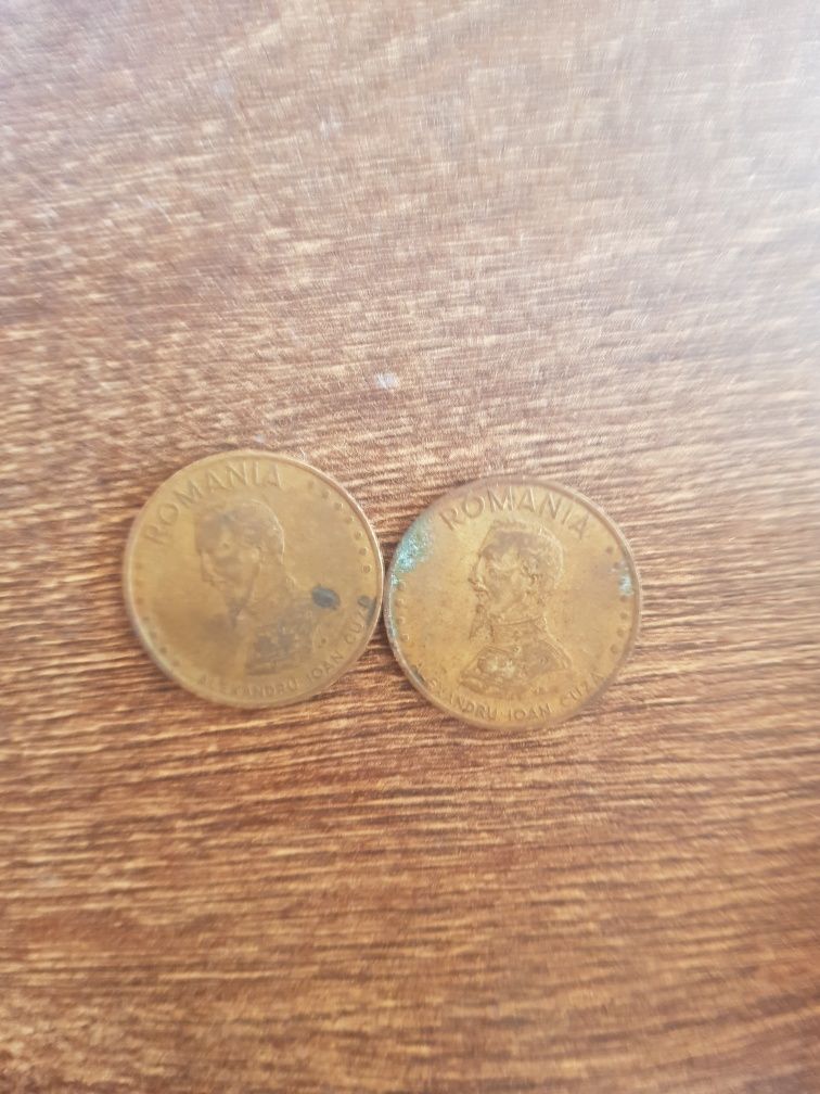 Vând două monede de 50 lei din anul 1992-1994!