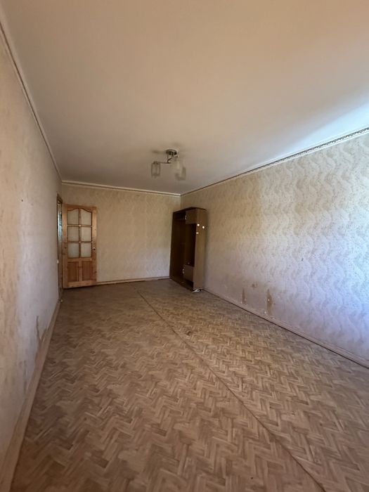 Ассалому Аллайкум Вокзал 1 хоналик квартира сотилади йулни устила дом