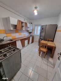 Apartament cu 3 camere, decomandat zona Garii-Arcu !!