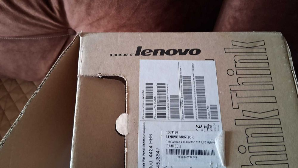 Monitor LCD Lenovo 19"