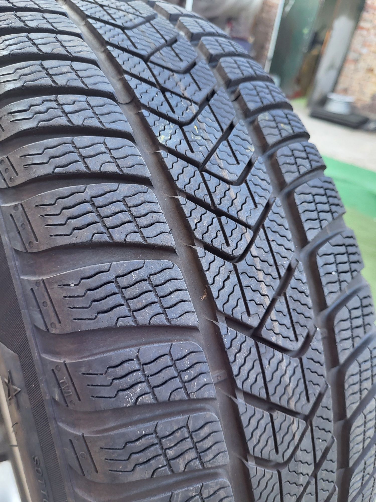 4 бр зимни 225/55/17 Pirelli