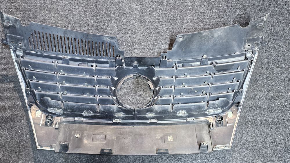 Grila fata originala Volkswagen Passat B6 Highline 

Stare buna
Se vin