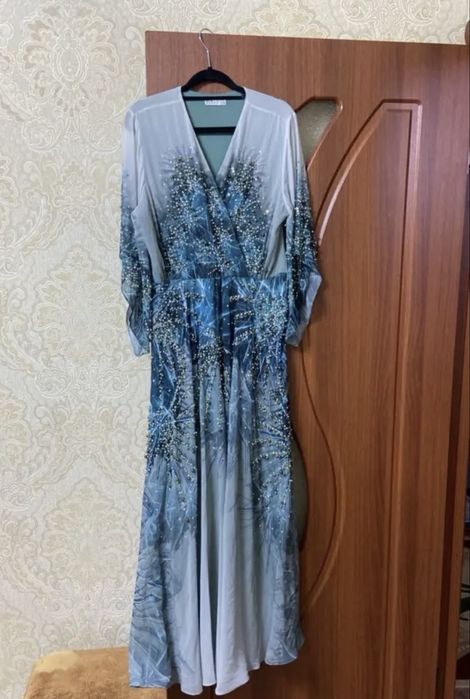 Элегантное длинное платье для торжества