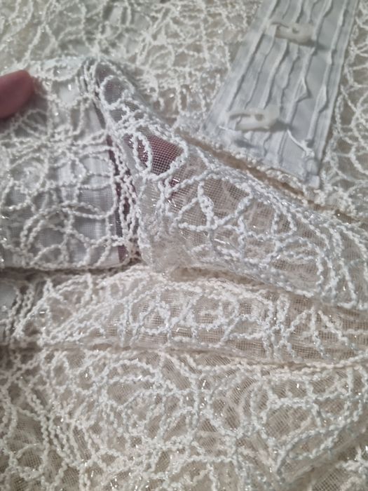 Vând perdea alba cu inserții arginti