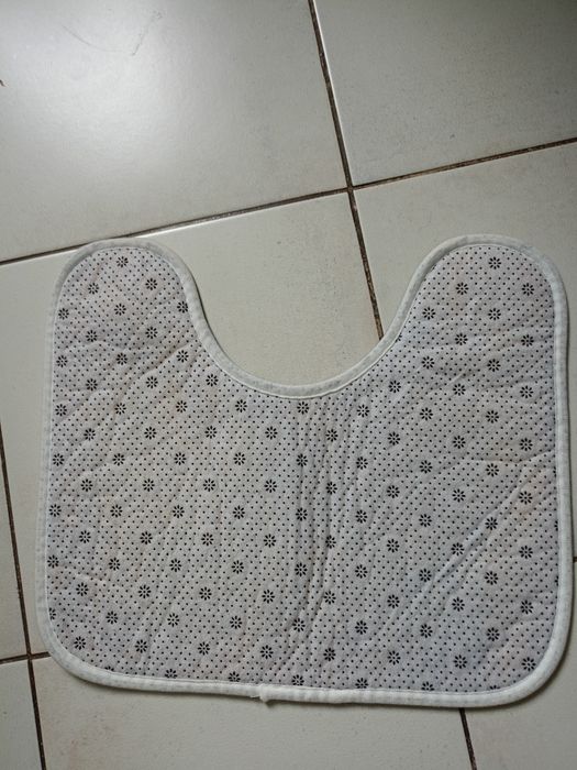 Vând covoraș baie cu logo,in stare perfectă,original .