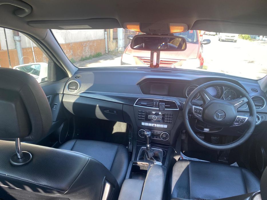 Vând Mercedes c220