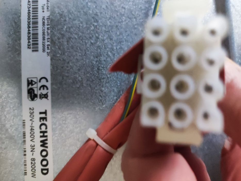 Продавам стъклокерамичен плот TECHWOOD TEHS Multi 6X Set 2K


---

Про