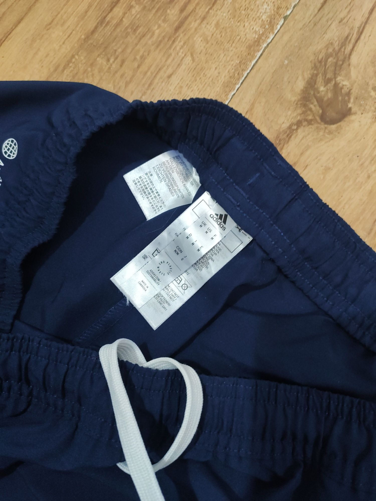 Pantaloni subțiri Adidas mărimea M