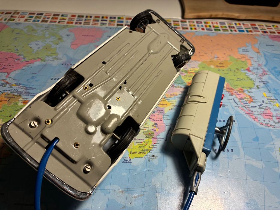 Mașinuța cu telecomandă