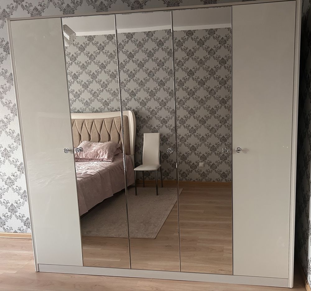 Продам Шкаф в спальню, 5-дверный