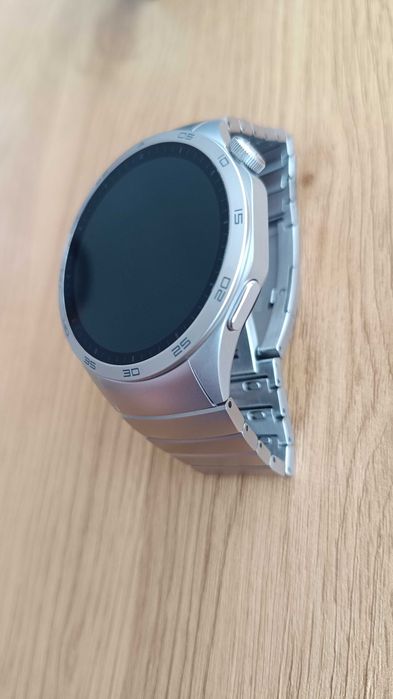 Часовник Huawei GT 4