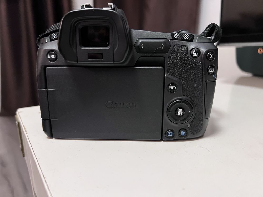 Продавам Canon EOS R в отлично състояние