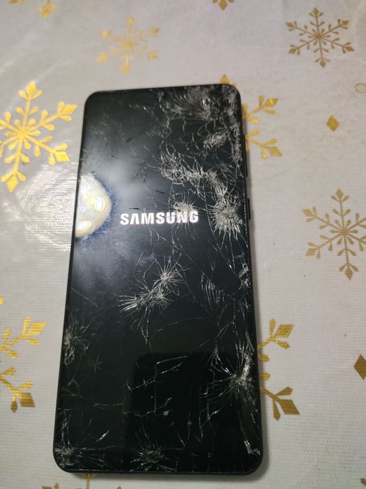 Samsung galaxy A 31 sotiladi singan karobka yuq