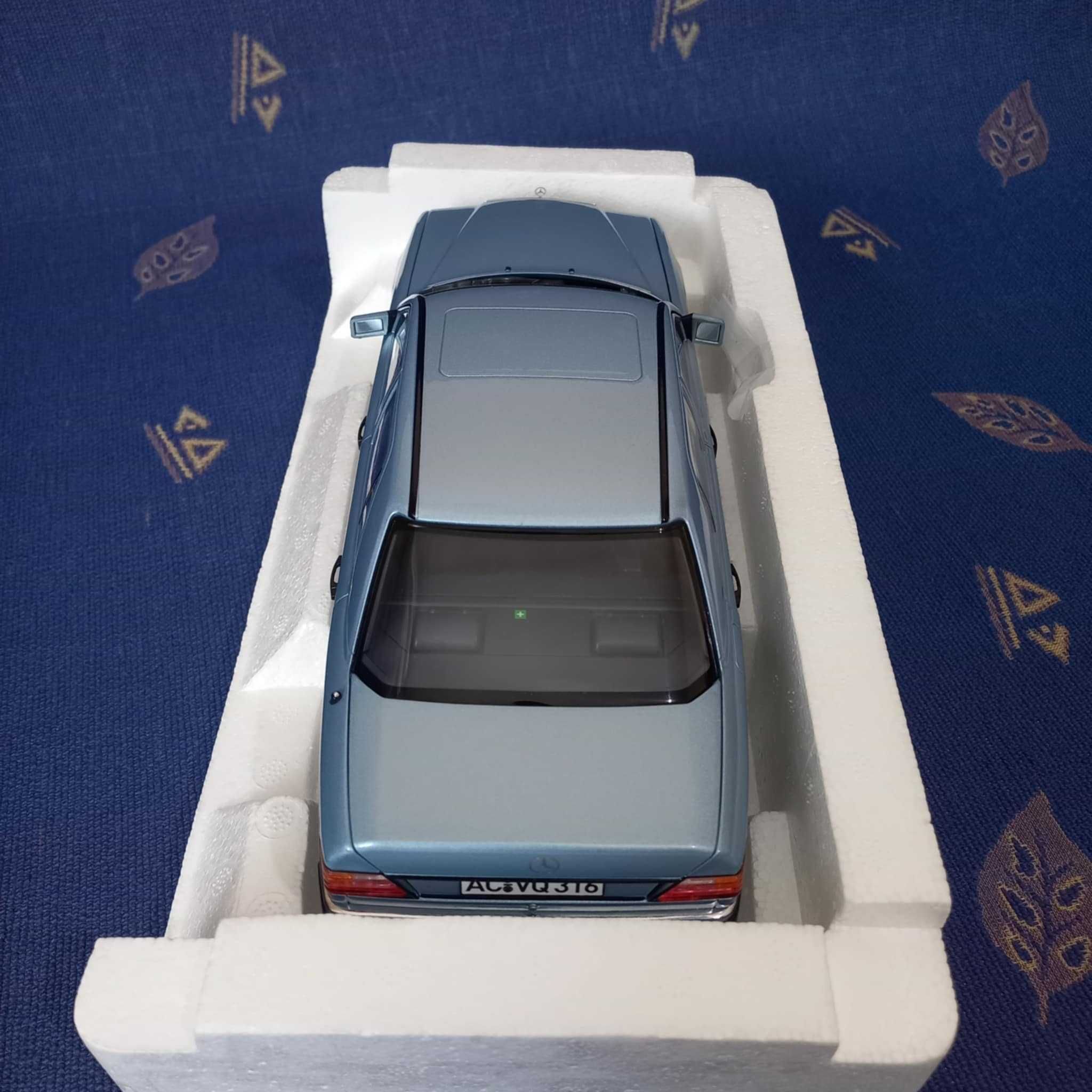 Mercedes-Benz 230 E 1990 Light Blue metallic 1:18 Norev