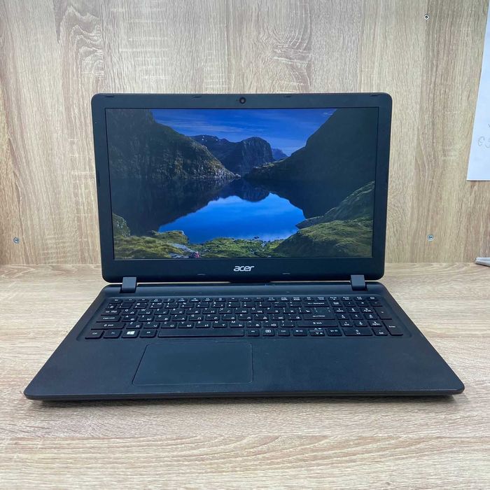 Ноутбук Acer Aspire ES1-533 / sk151437
