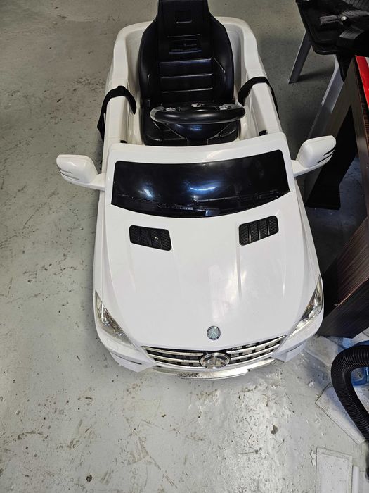 Детска акумулаторна кола - джип Mercedes, бял