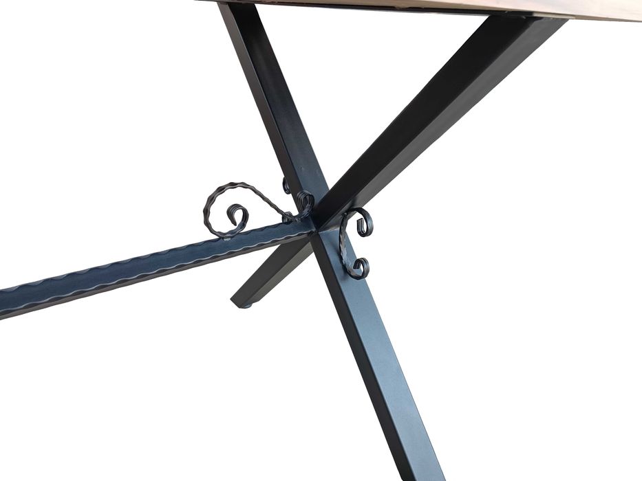 Поръчков, дизайнерски и стабилен. Крак  с орнаменти модел 012