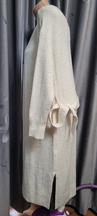 Cardigan nou cu etichetă, tricotat, lung.