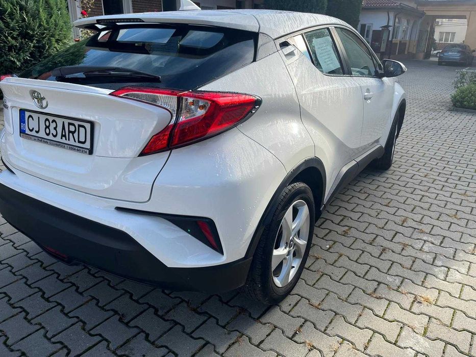 Vand Toyota CH-R anul 2019