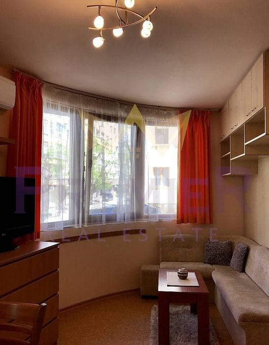 Дава се под наем Двустаен апартамент в Варна, Лятно кино Тракия - 40 кв.м за 408 € - Снимка #1