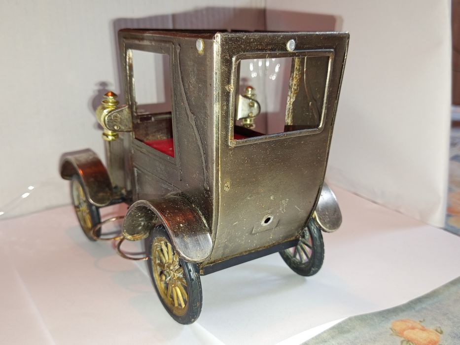 Machetă rară Ford 1918 din metal complet cu muzicuță