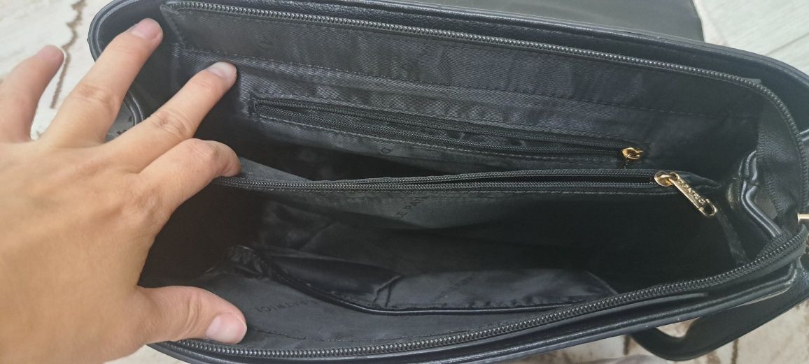 Продается сумка черная б/у