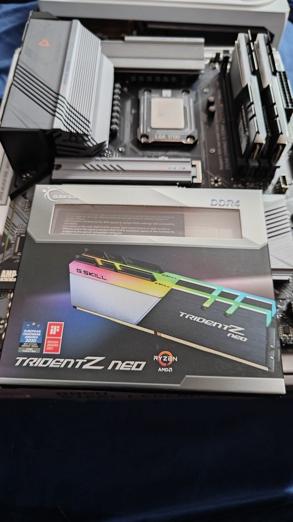 Kit Intel Core i7 13700K +MB Gigabyte Z690 GAMING X+32 GB DDR4 G.Skill