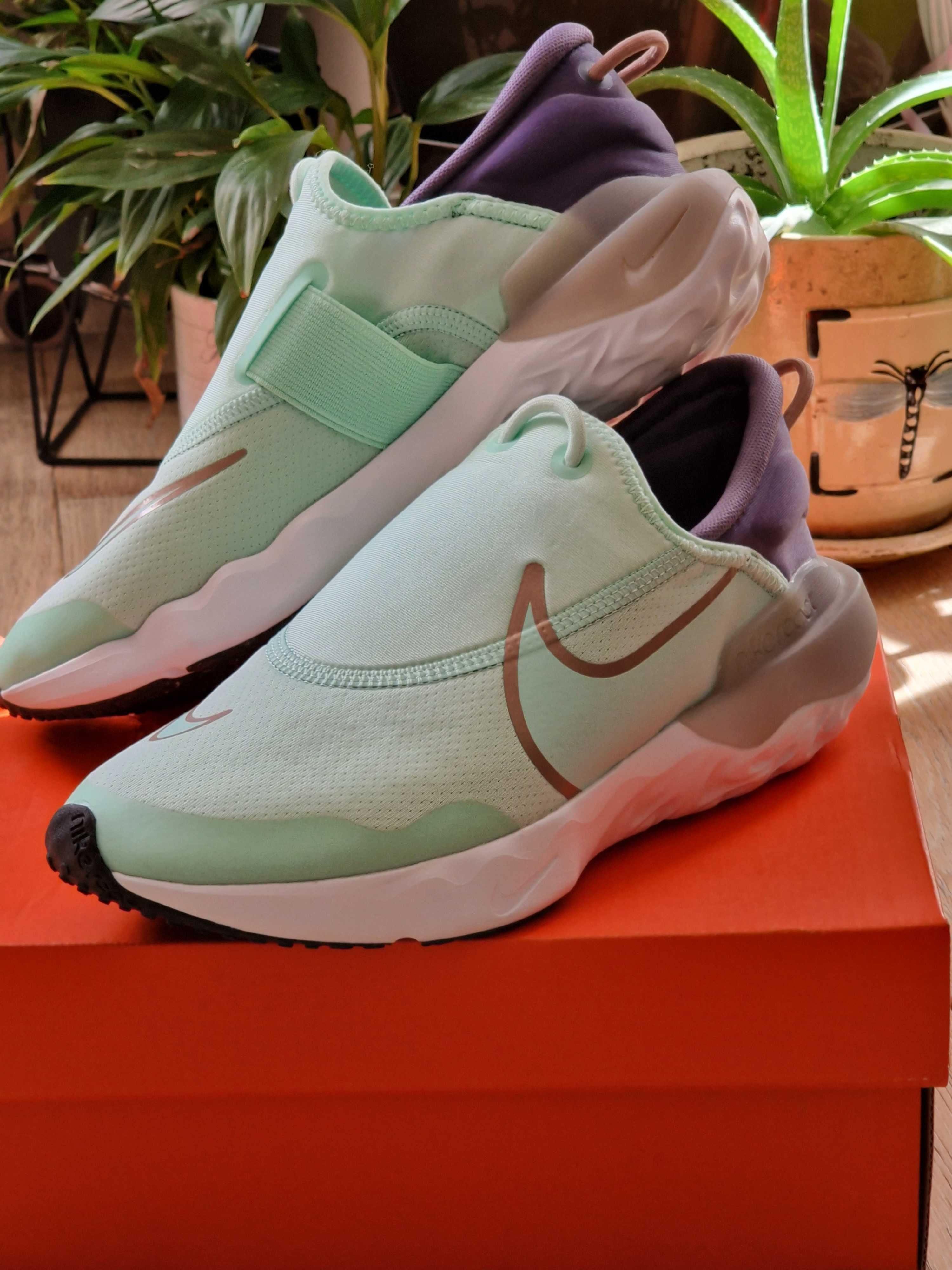 Оригинални маратонки Nike React Flow - Running Shoes  р-р 37,5