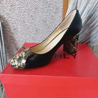 Женская обувь в идеальном состоянии