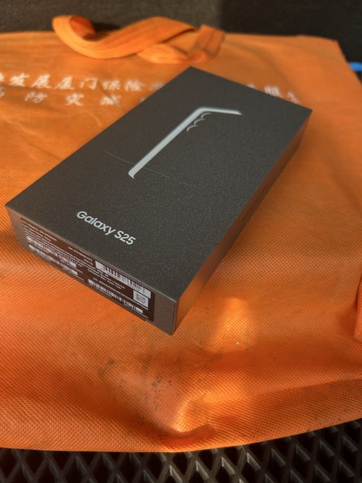 Samsung S25 256gb новый с гарантией