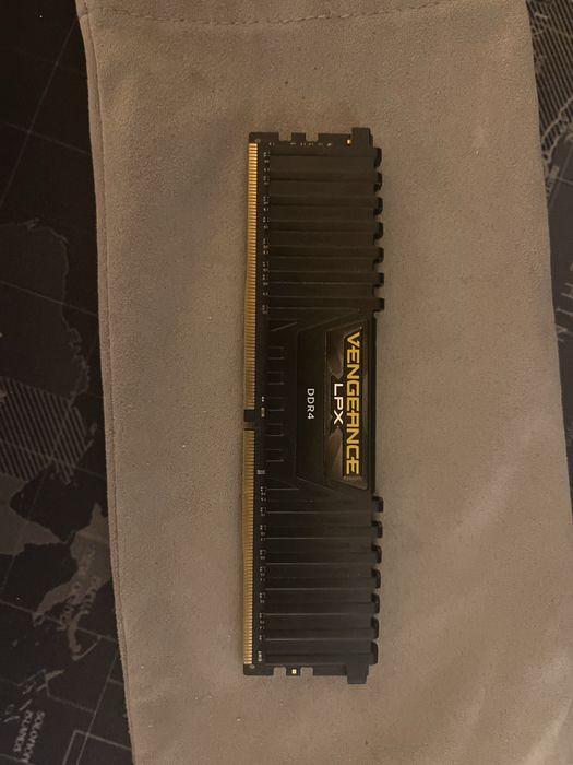 Memorie ram ddr4  32gb cl16 3200MHz