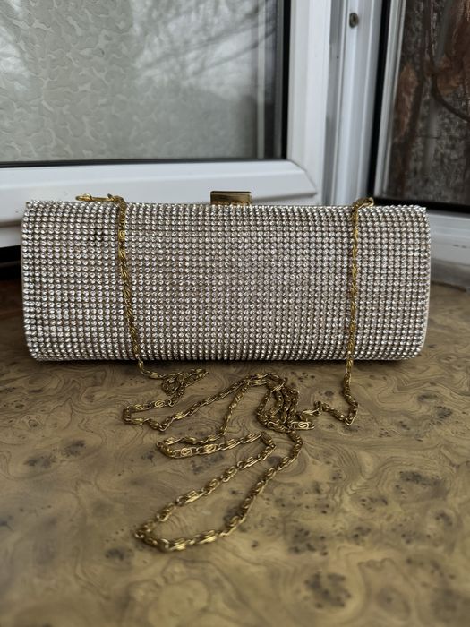 Продам красивый клатч сумочка для любителей блестящего и страз