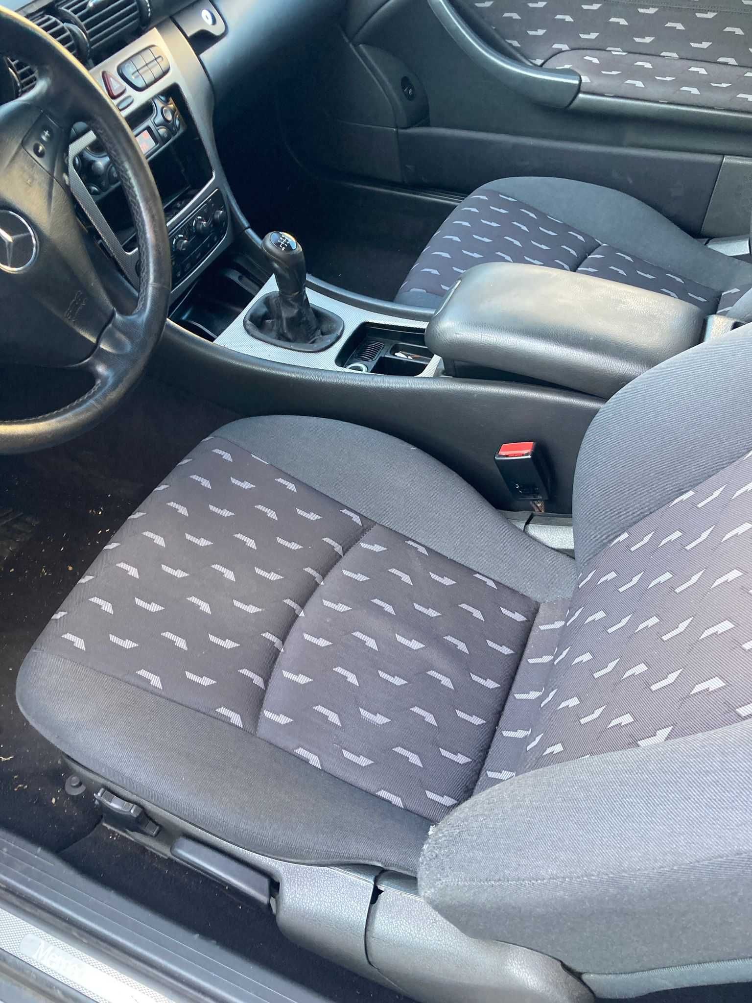 Dezmembrez Mercedes C220 coupe