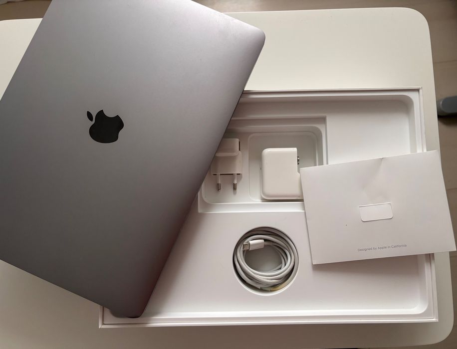 Vând Macbook Pro 13 inch, 2016, i5, 8GB ram, proprietar unic, Istyle