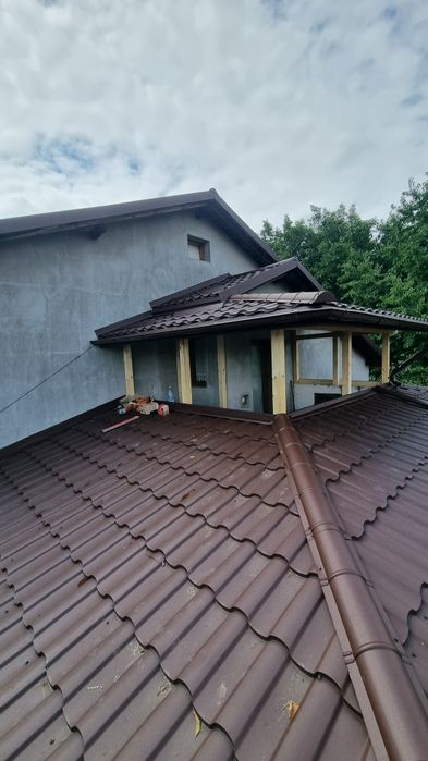 Montaj acoperisuri complete reparatii urgente.