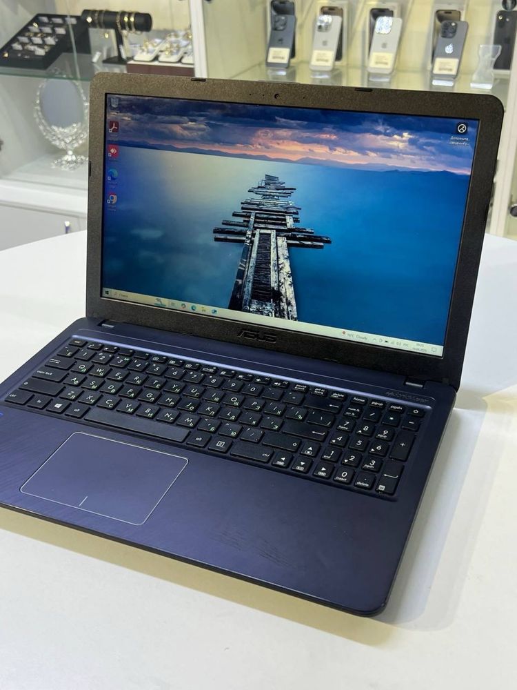 ASUS core i3-7  GeForce MX110