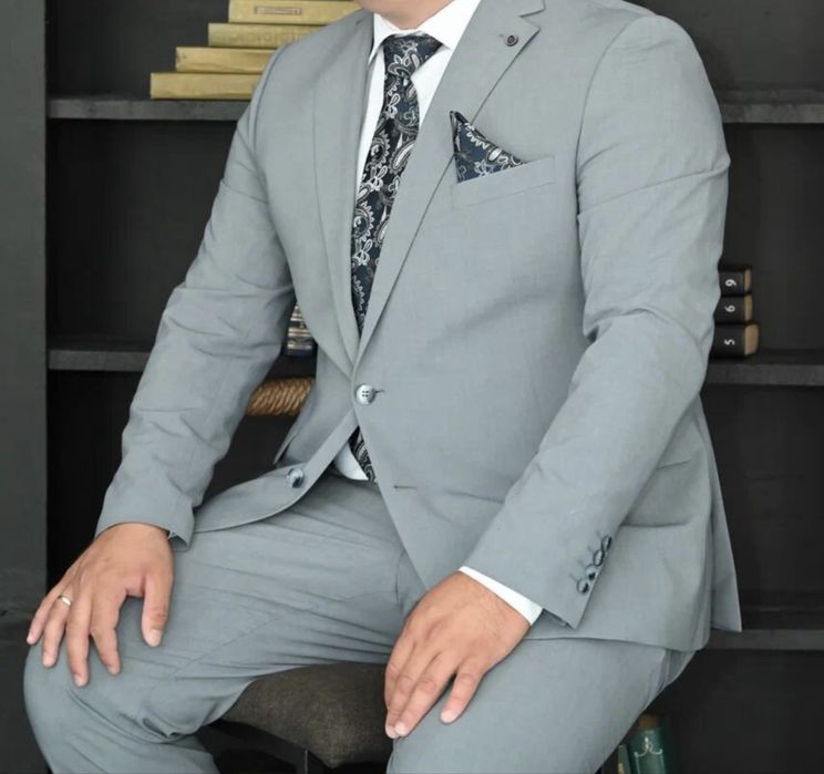 Продам костюм в отличном состояние