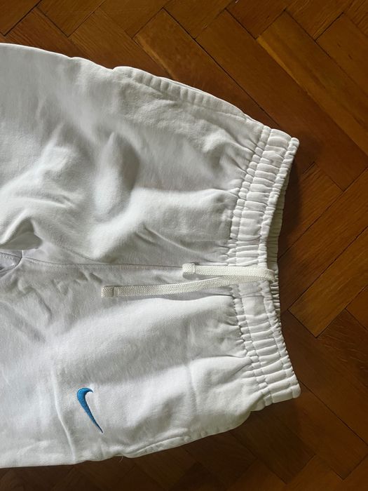Бели NIKE панталони