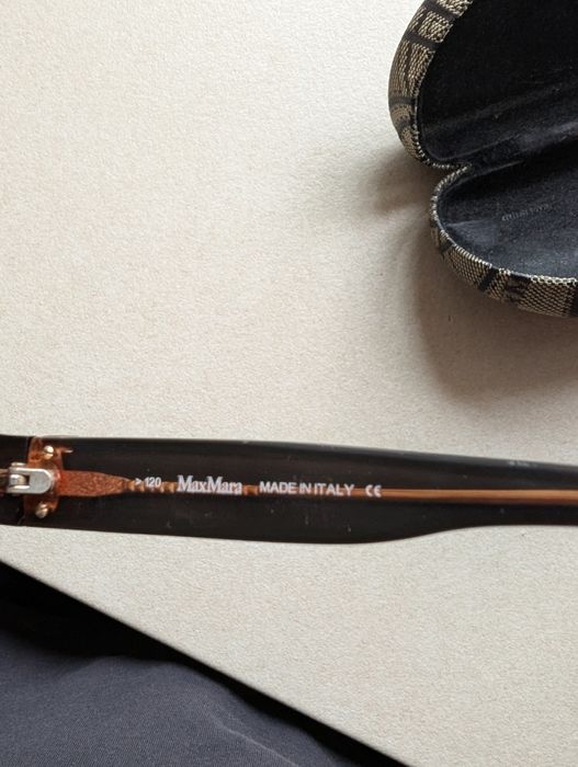 Vând ochelari de soare Max Mara