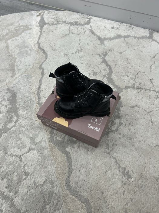 Детская обувь продается размеры 28,25 ,чешки 18,24,14,5