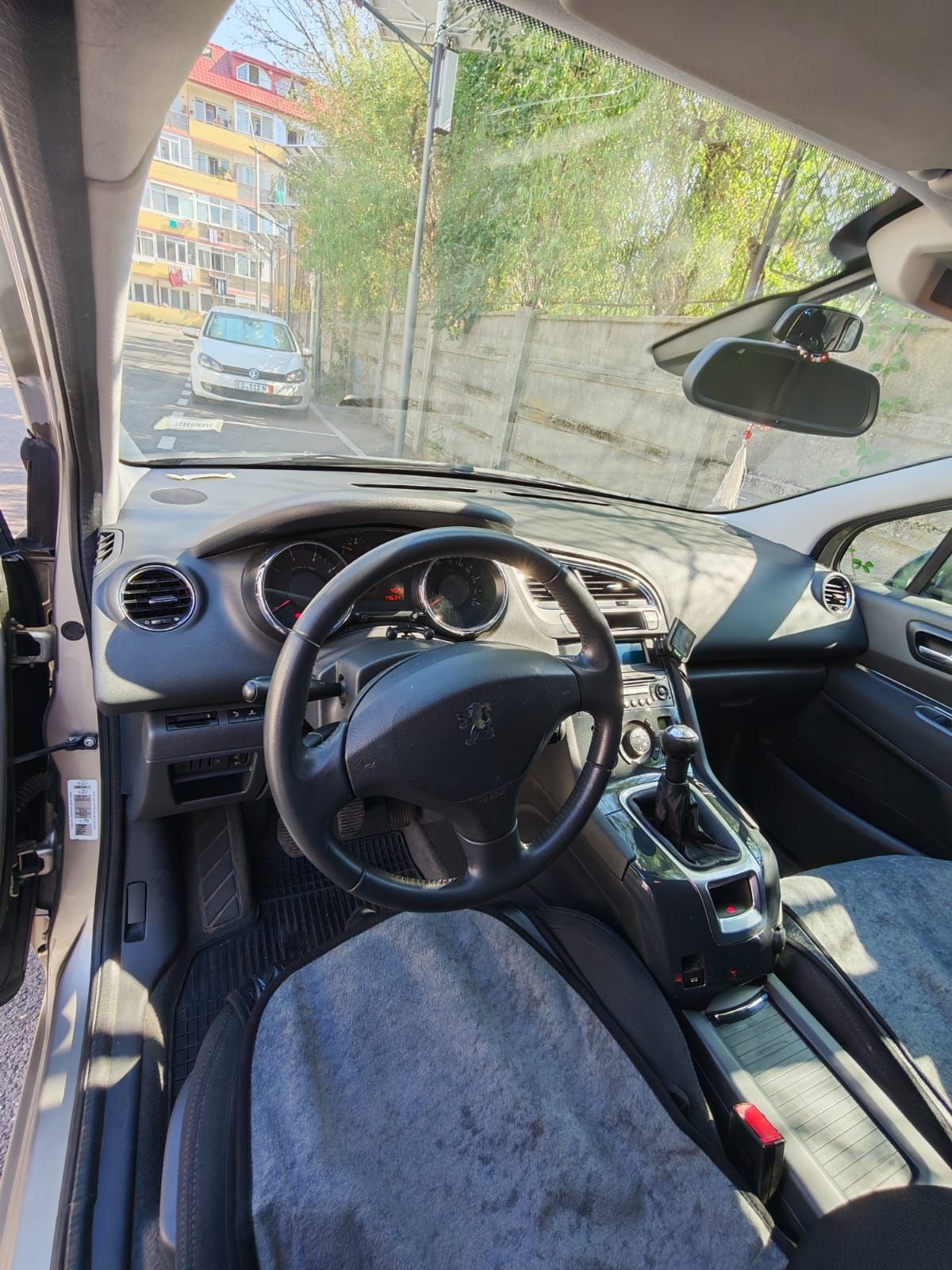 Vând Peugeot 5008 an 2012 motor 1.6         16 Valve Benzina