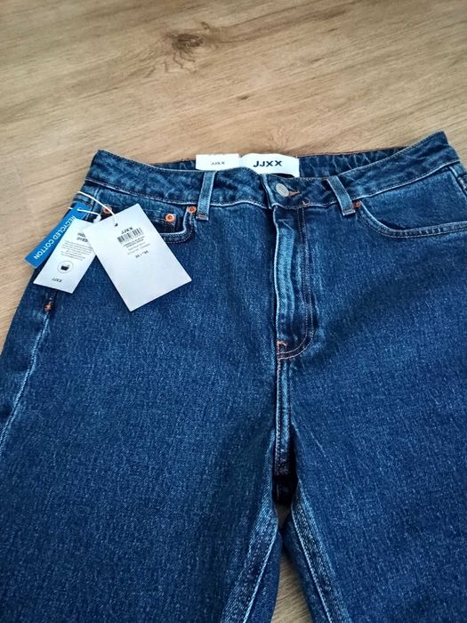 Чисто нови дамски дънки