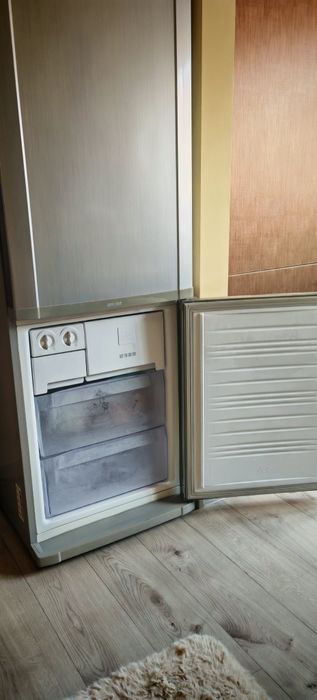 Frigider cu congelator Samsung 325L