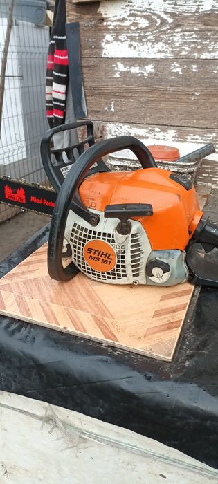 Vând drujbă sthil 180 C