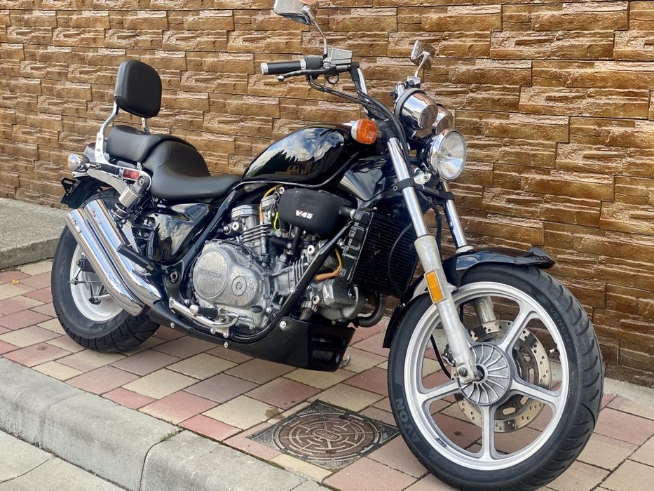 Honda Supermagna 700