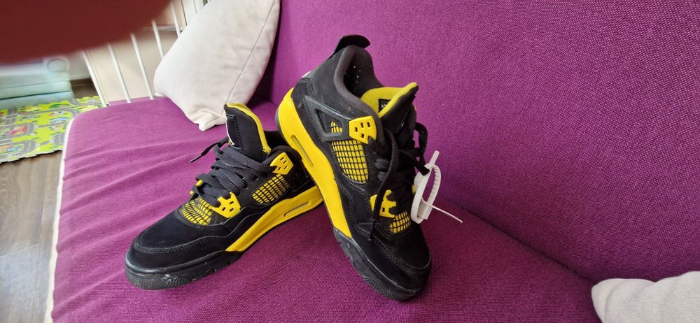 Jordan 4 Retro „Thunder” 2023