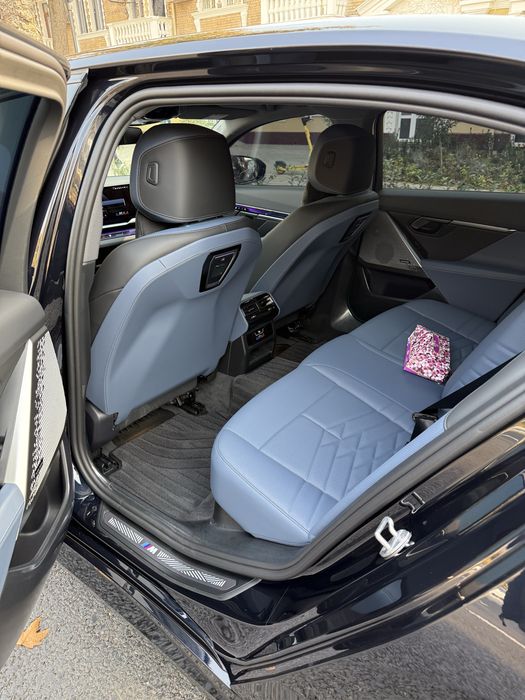 Продам BMW i5 35L пробег 2500 км