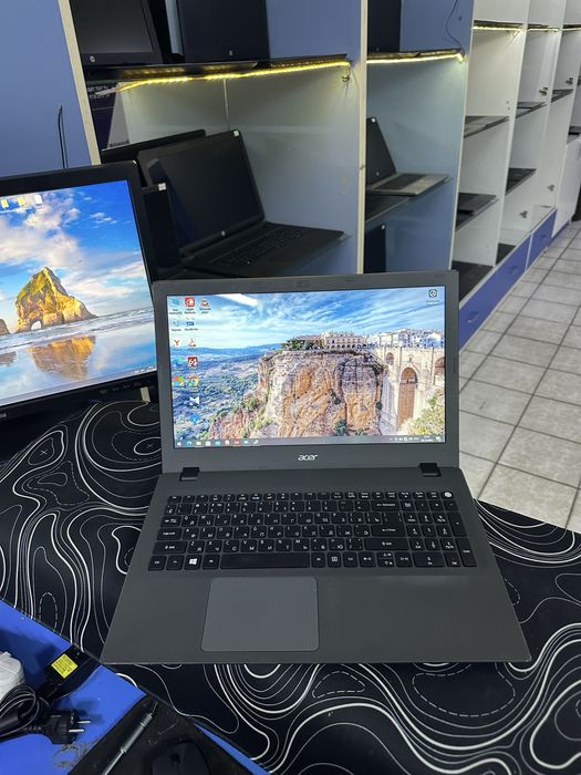 Acer Core i3-5005U ОЗУ-6ГБ ССД-128ГБ емкость 70% в отличном состоянии