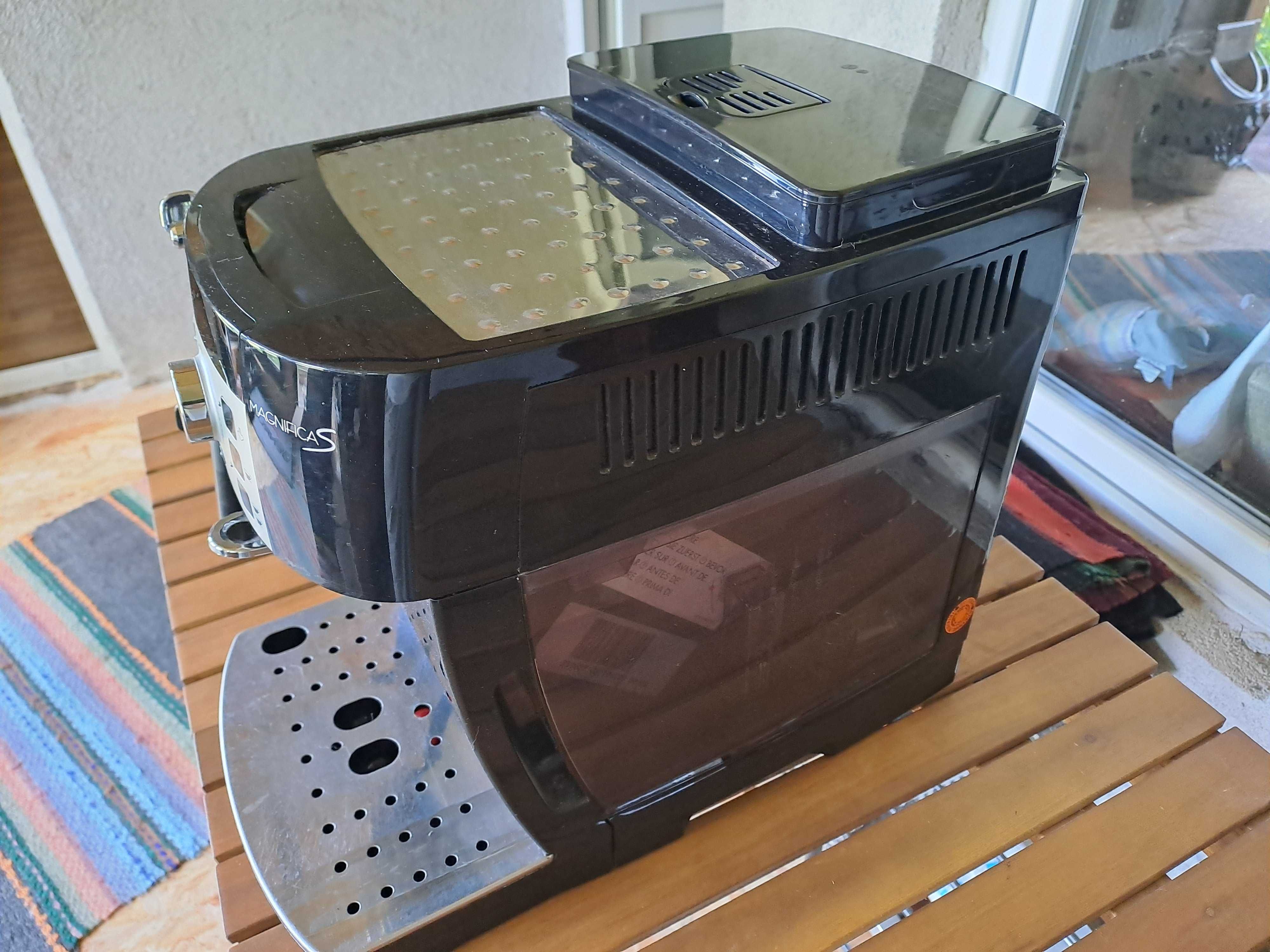 Кафеавтомат машина Delonghi Magnifica S