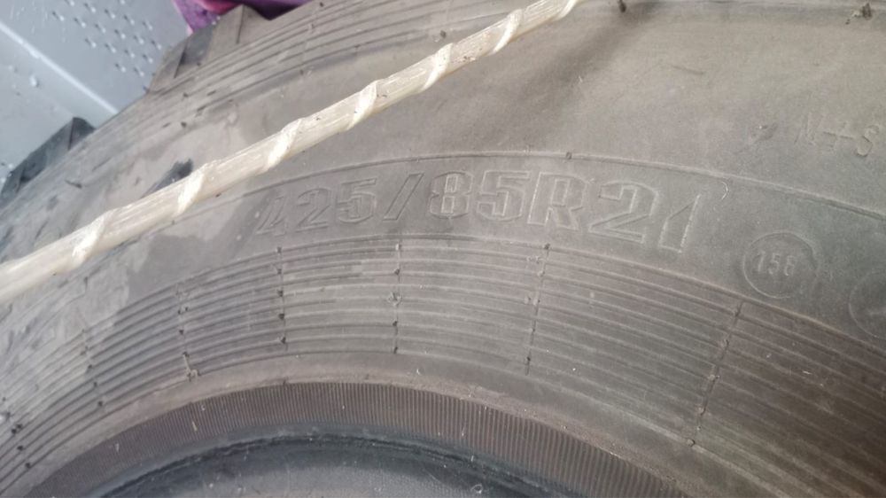 колесо  покрышка на грузовой автомобиль